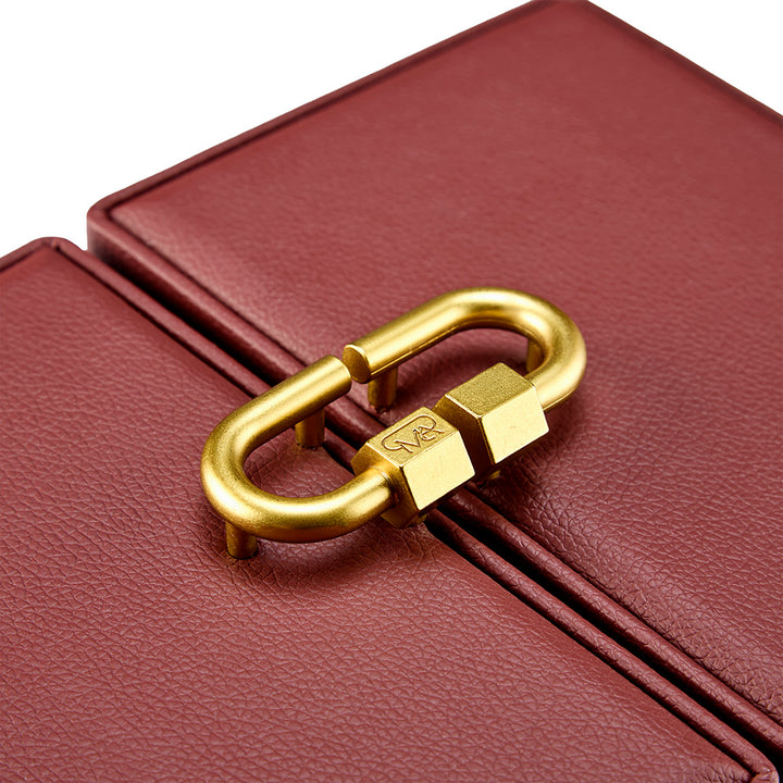 Wolf x Marla Aaron Baby Everything Box Farbe Burgundy Detail Verschluss