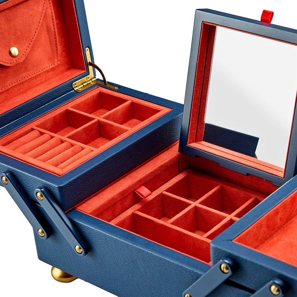 Wolf x Marla Aaron Baby Everything Box Farbe Navy geöffnet Detail