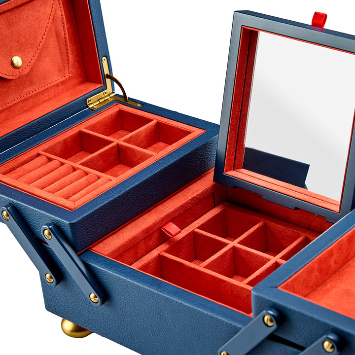 Wolf x Marla Aaron Baby Everything Box Farbe Navy geöffnet Detail