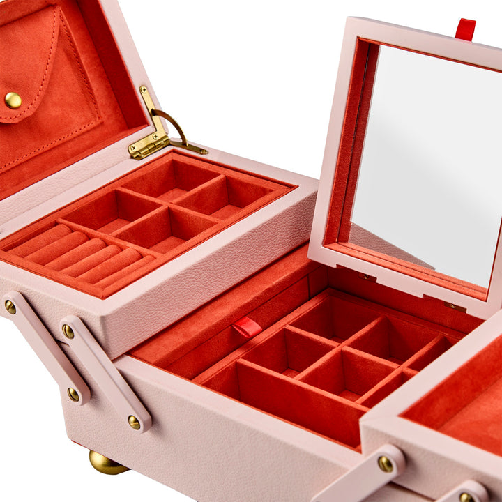 Wolf x Marla Aaron Baby Everything Box Farbe Pink geöffnet Detail