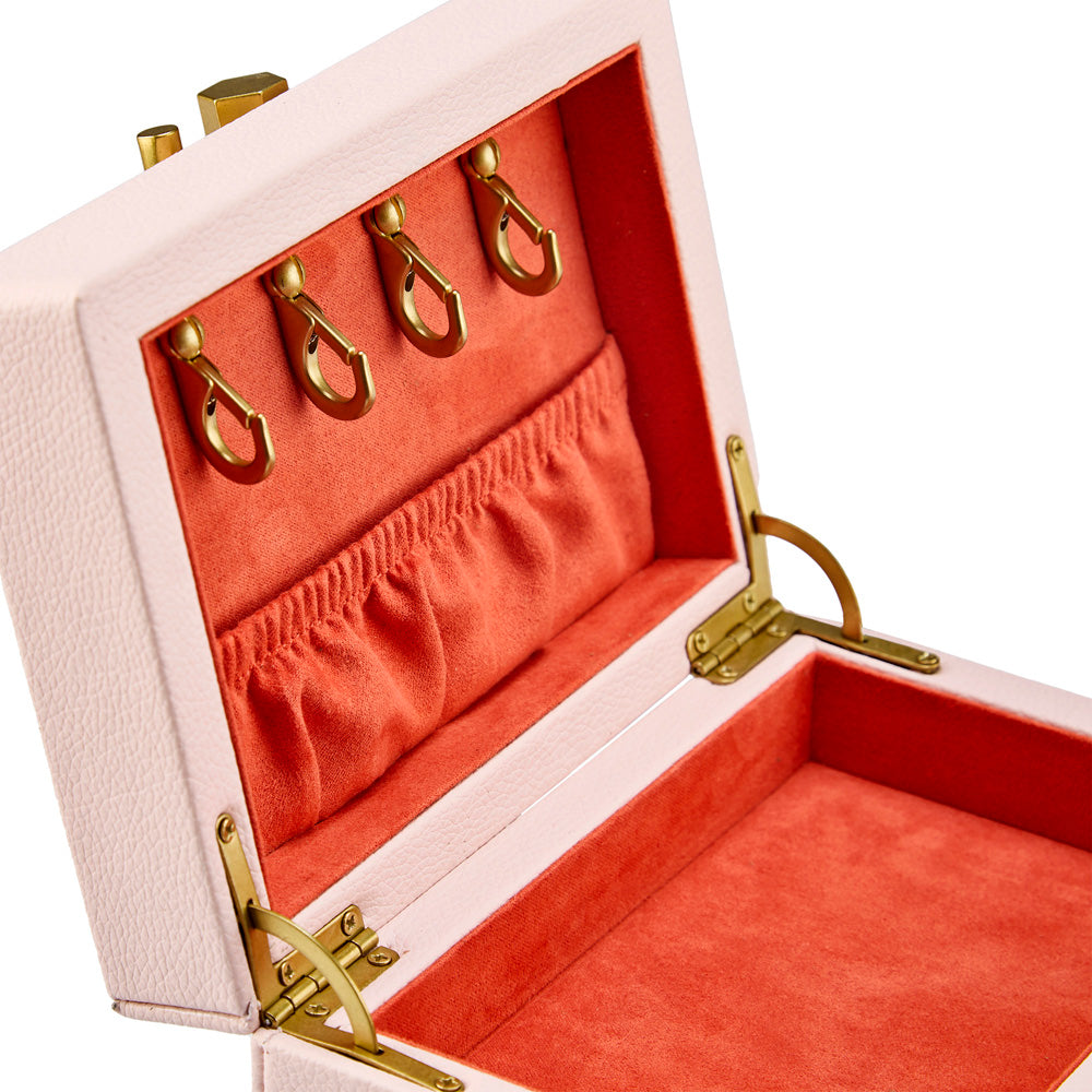 Wolf x Marla Aaron Baby Everything Box Farbe Pink Detailaufnahme