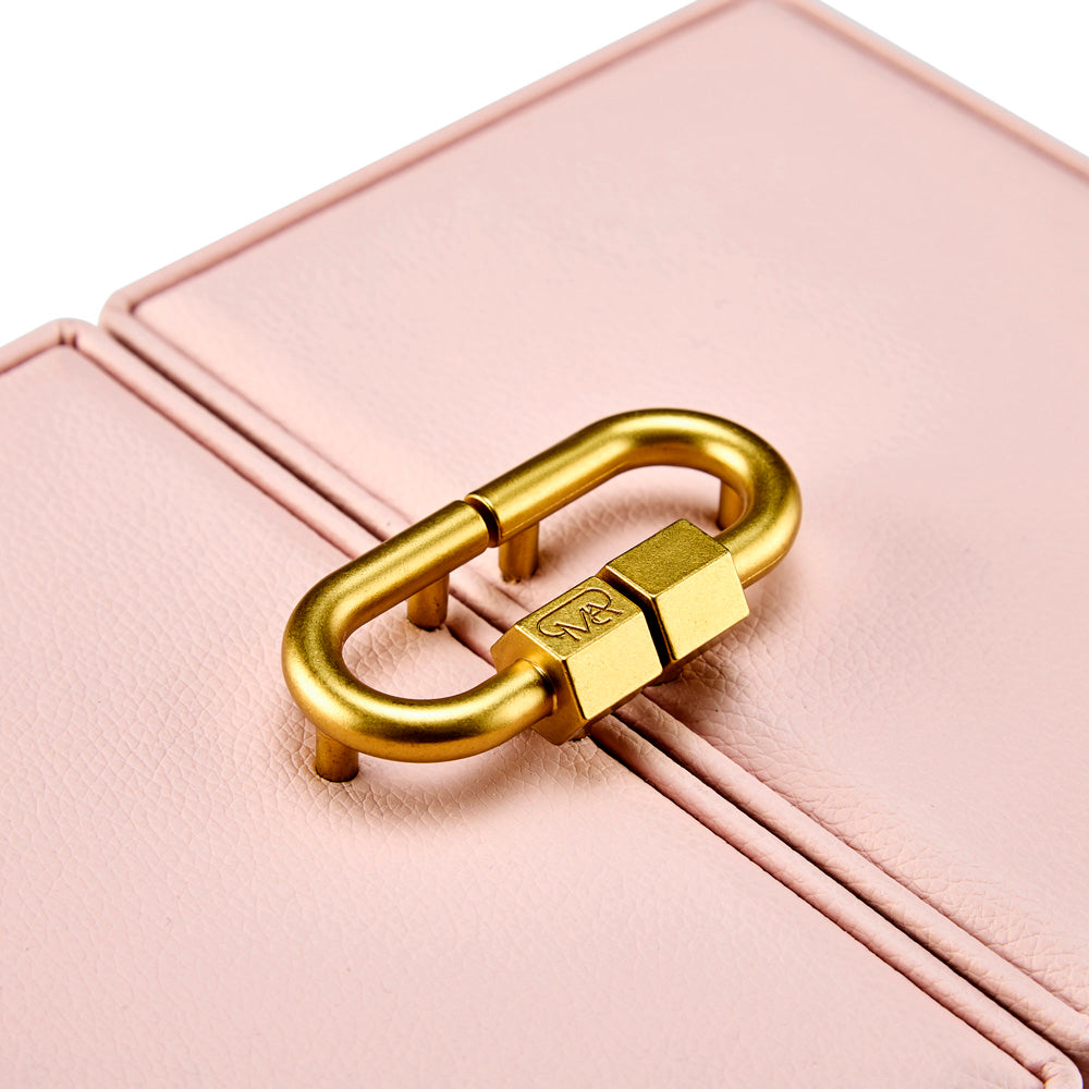 Wolf x Marla Aaron Baby Everything Box Farbe Pink Detail Verschluss