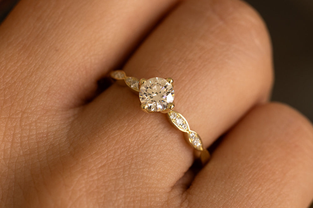 Verlobungsring Vorsteckring 585er Gelbgold Belle an Hand