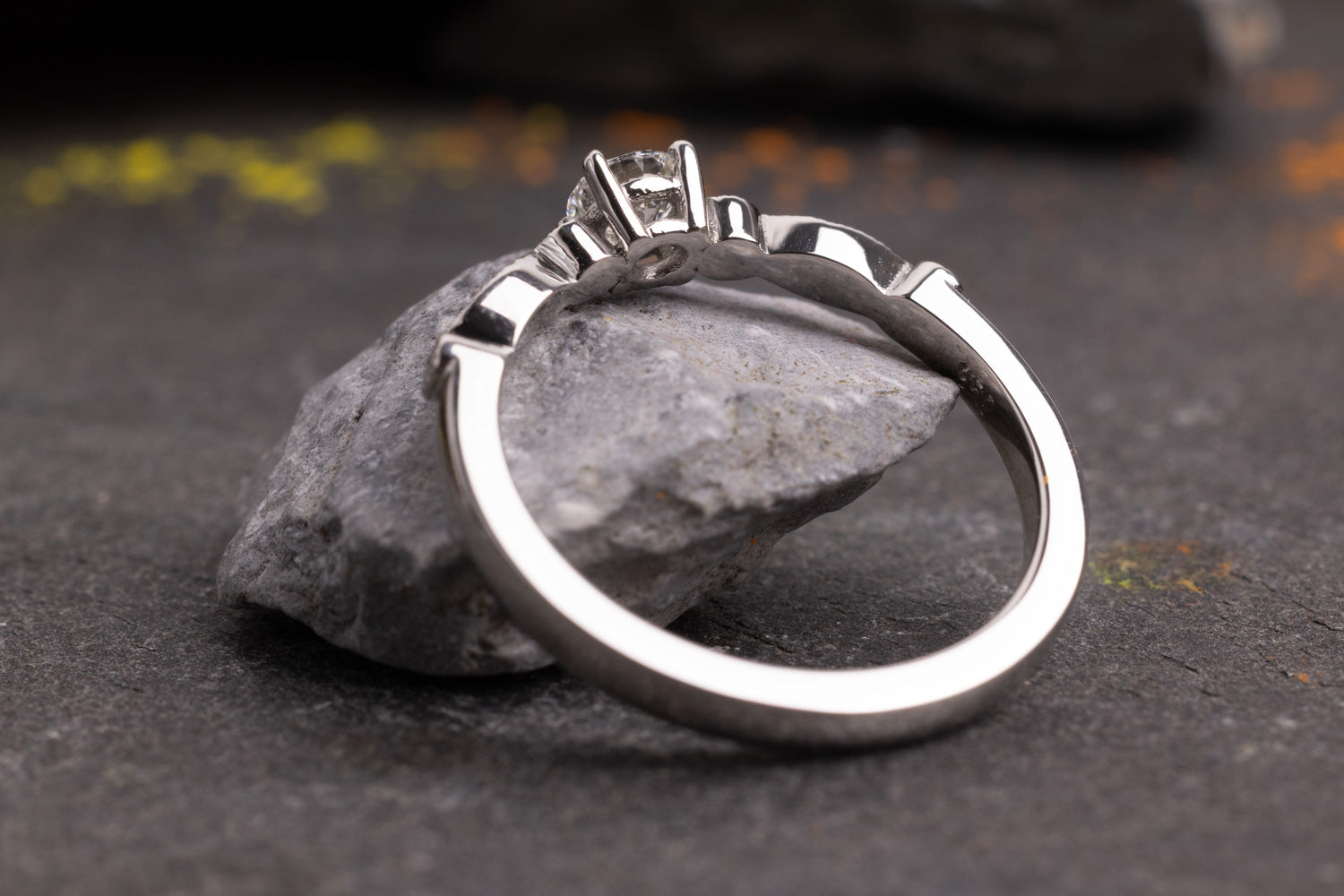 Verlobungsring 950er Platin Lilly seitlich