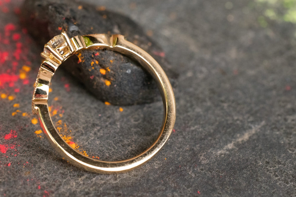 Verlobungsring 750er Roségold Lilly seitlich