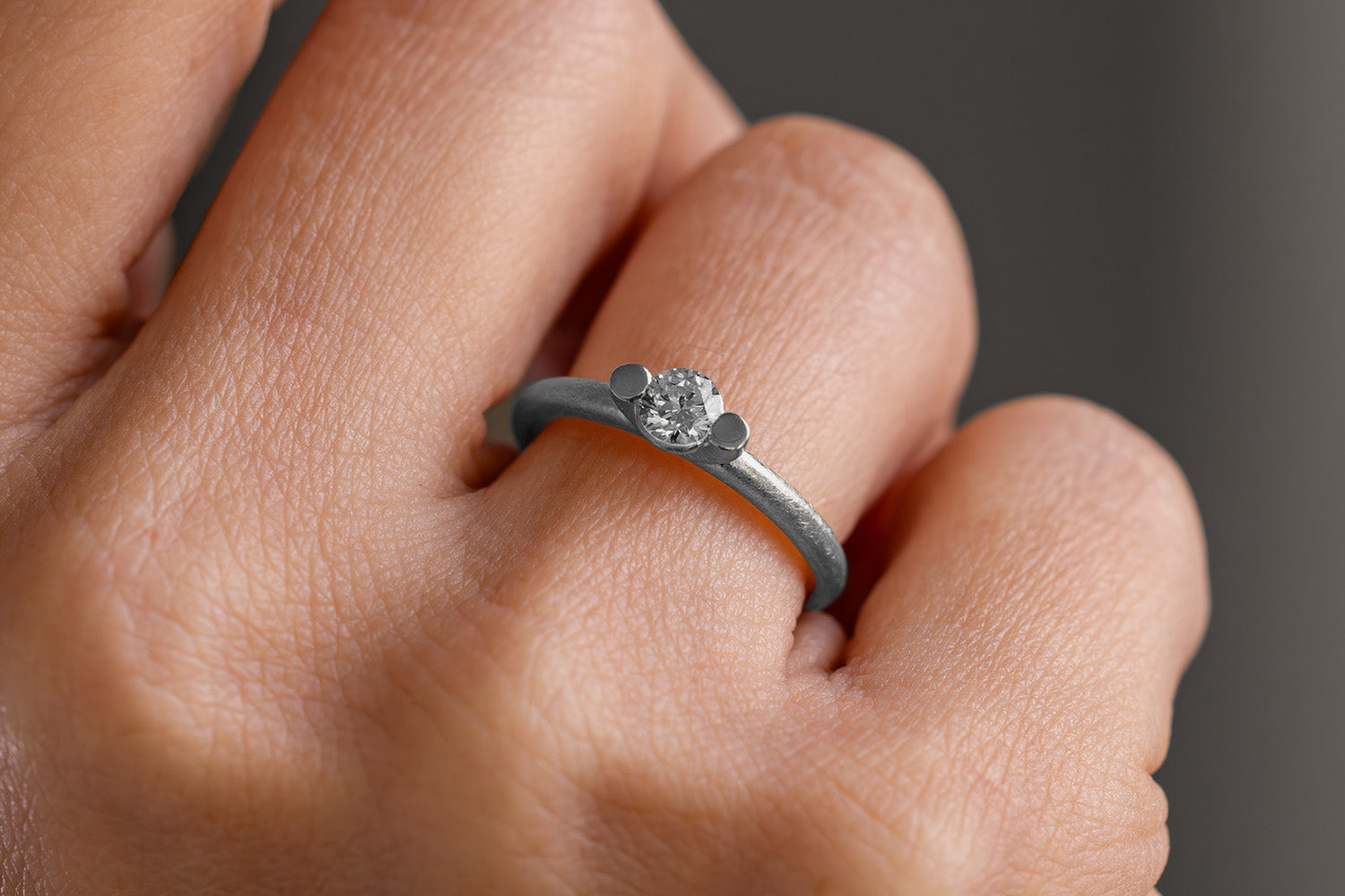 Verlobungsring Vorsteckring 950er Palladium Solitär Hand