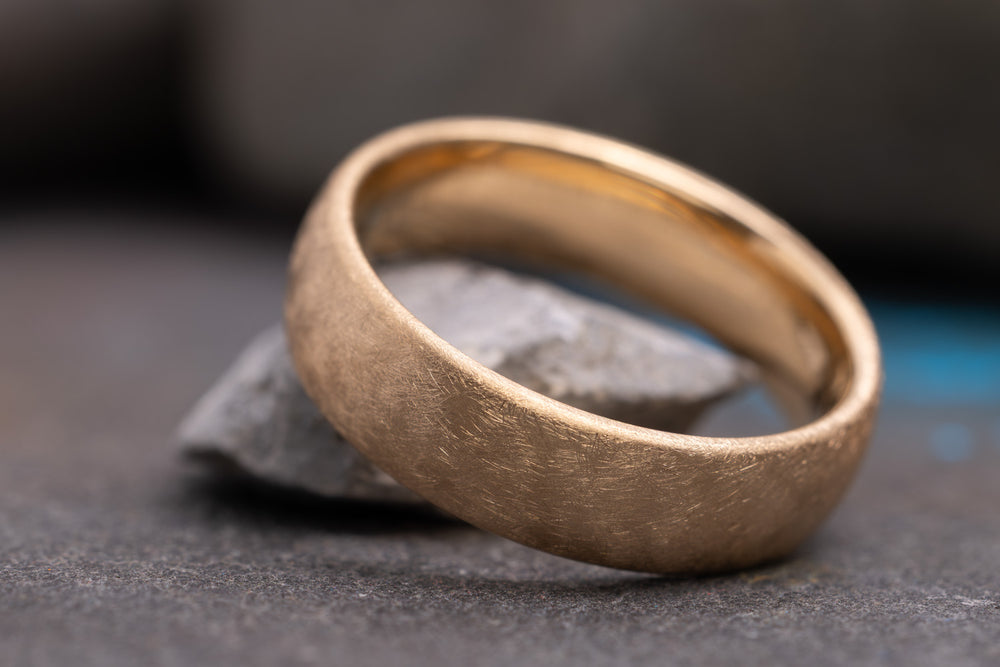 Ehering 750er Rosegold Pur Eismatt seitlich