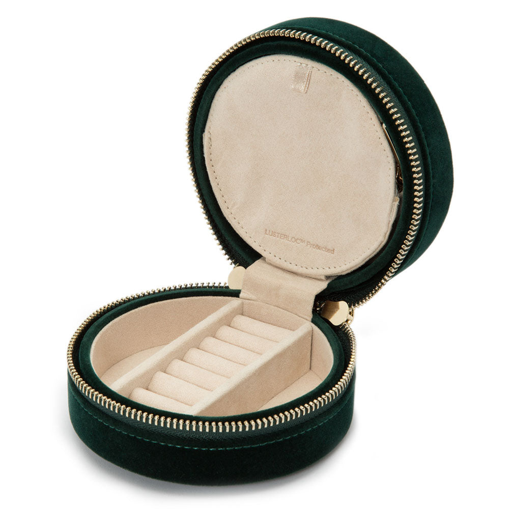 Schmuckbox samt WOLF Travelcase Zoe Travelround Forrest green seitlich geöffnet 1