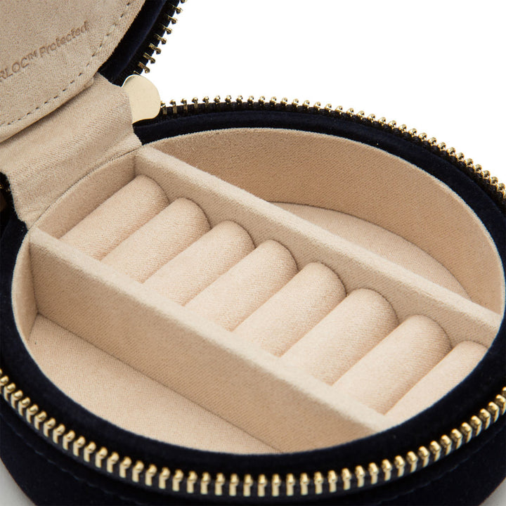 Schmuckbox samt WOLF Travelcase Zoe Travelround indigo geöffnet Nahaufnahme
