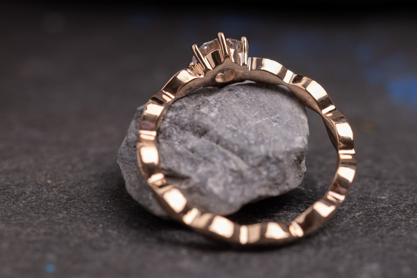 Verlobungsring 585er Rotgold Rosalie seitlich