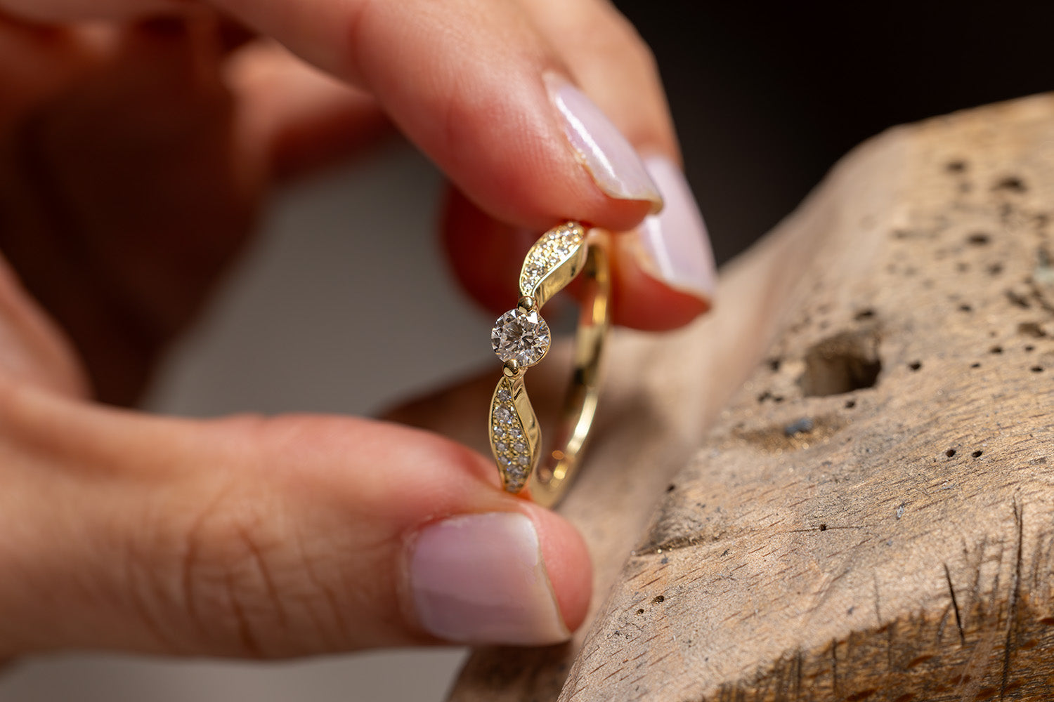 Verlobungsring Vorsteckring 585er Gelbgold Schnatz an Werkbank