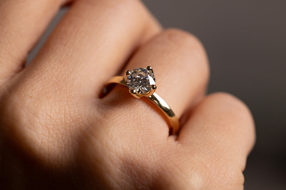 Verlobungsring Vorsteckring 750er Gelbgold Sophie an Hand