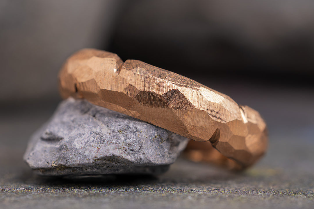 Ehering aus 585er Rotgold Grenzenlos mit Kerben 