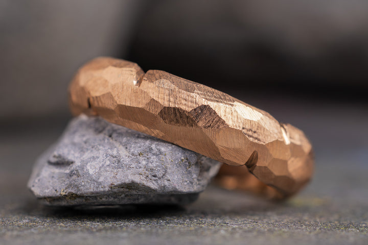 Ehering aus 585er Rotgold Grenzenlos mit Kerben 