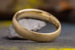 Ehering 585er Gelbgold Pur seidenmatt seitlich