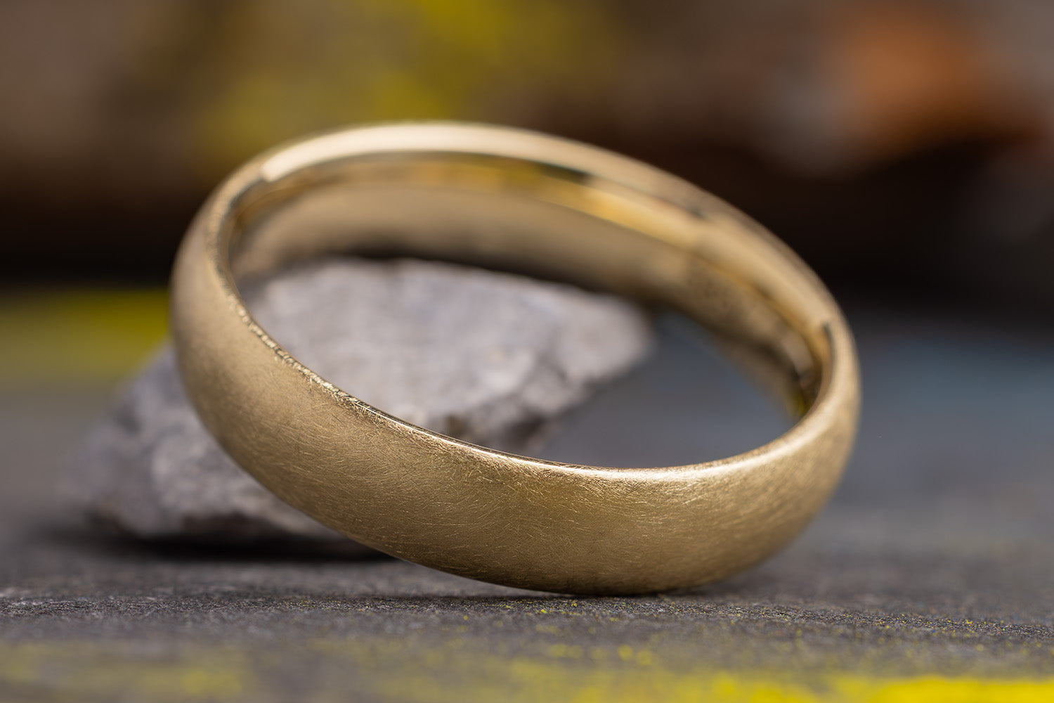 Ehering 585er Gelbgold Pur seidenmatt seitlich