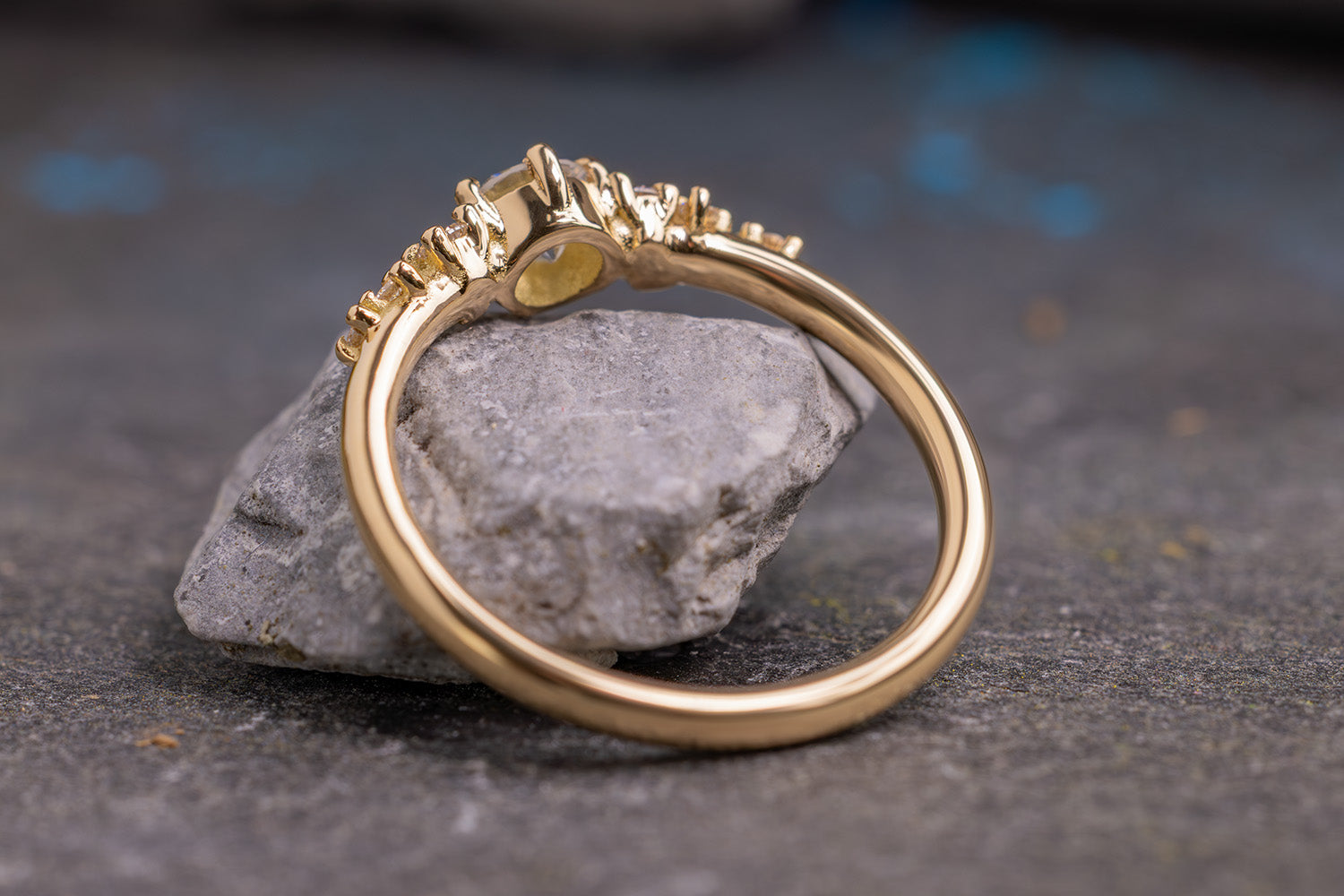 Verlobungsring 750er Gelbgold Little Mermaid seitlich