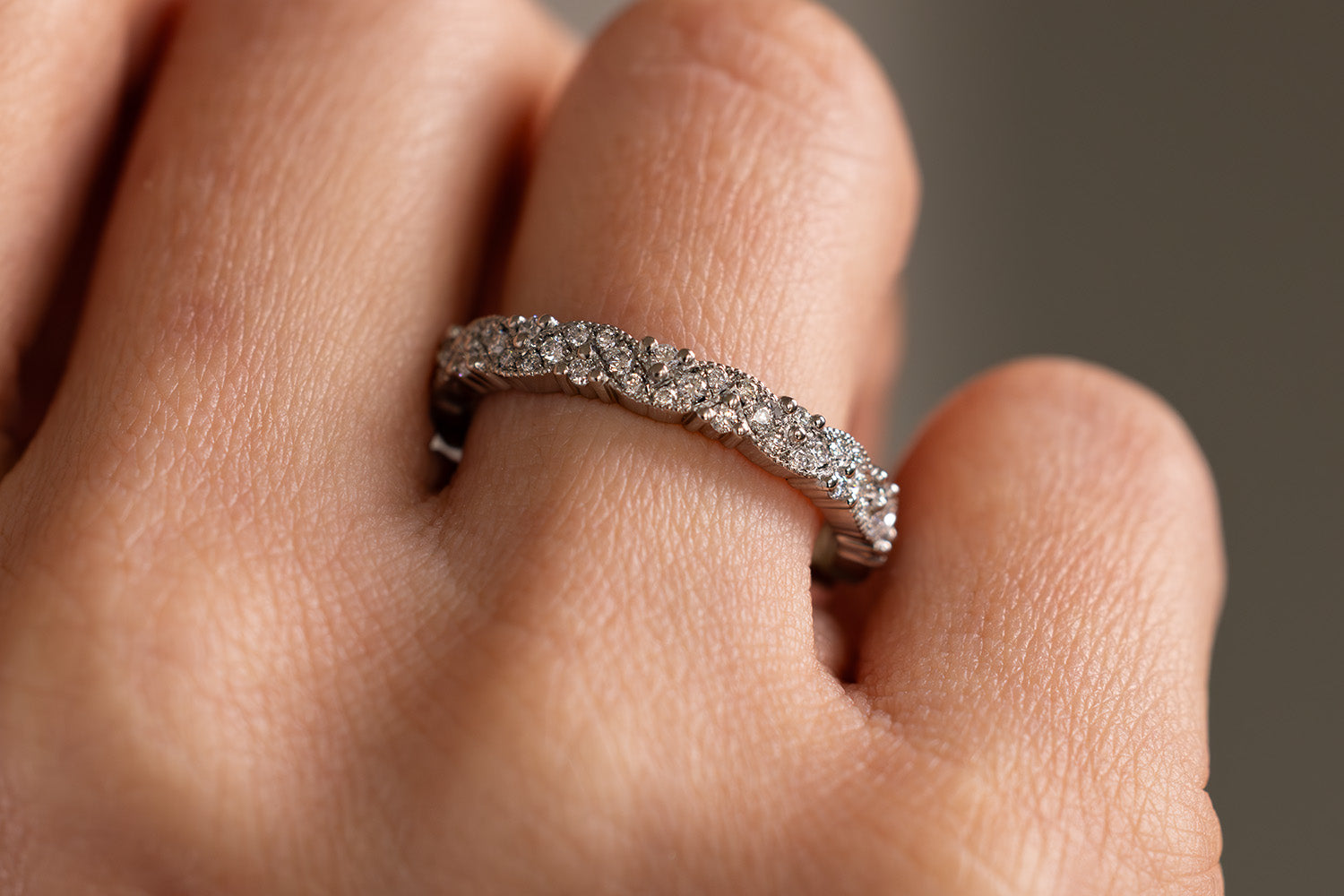 Verlobungsring Vorsteckring 950er Palladium Adeline an Hand