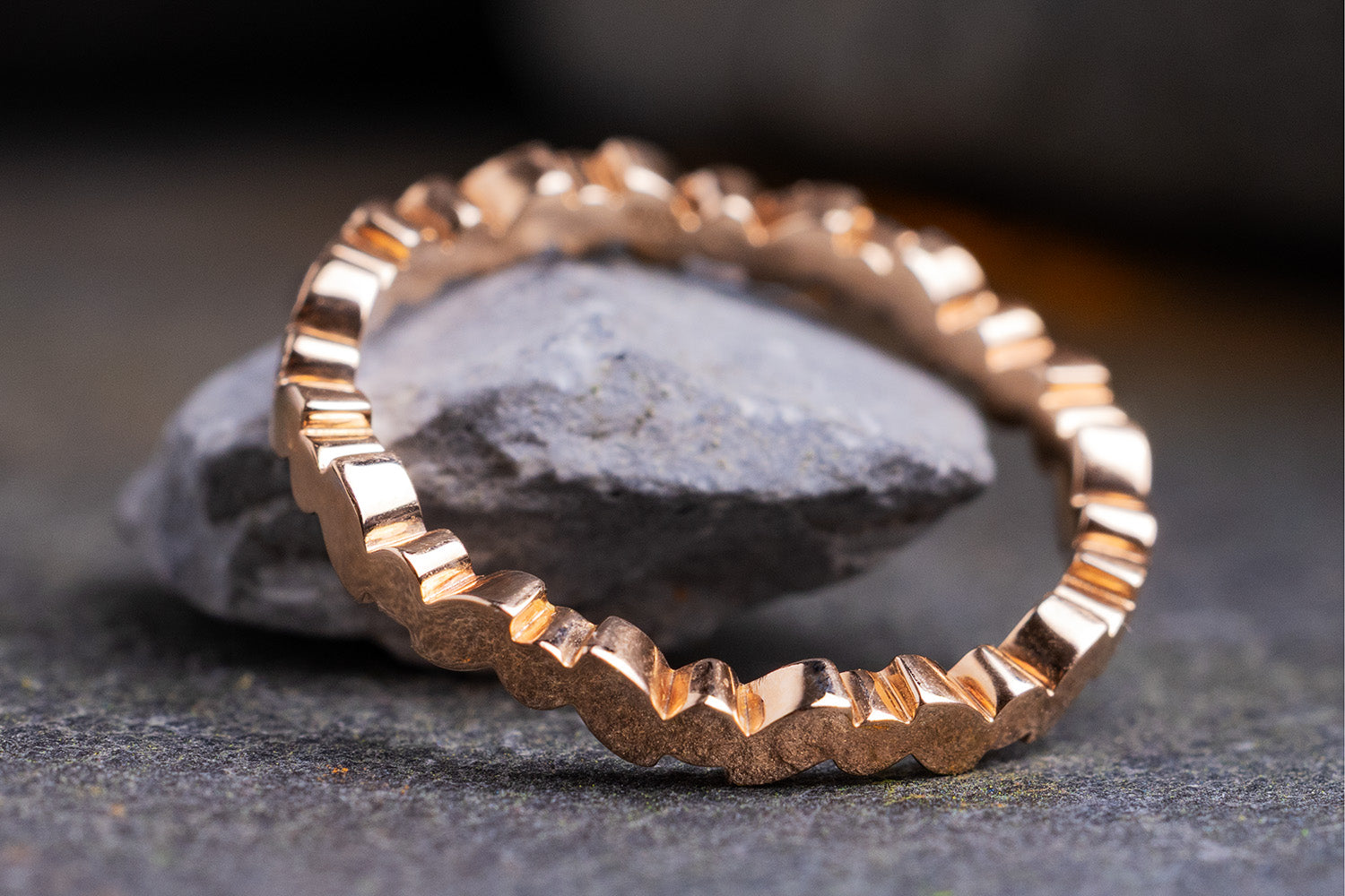 Verlobungsring Vorsteckring aus 585er Rotgold Dornröschen Small seitlich