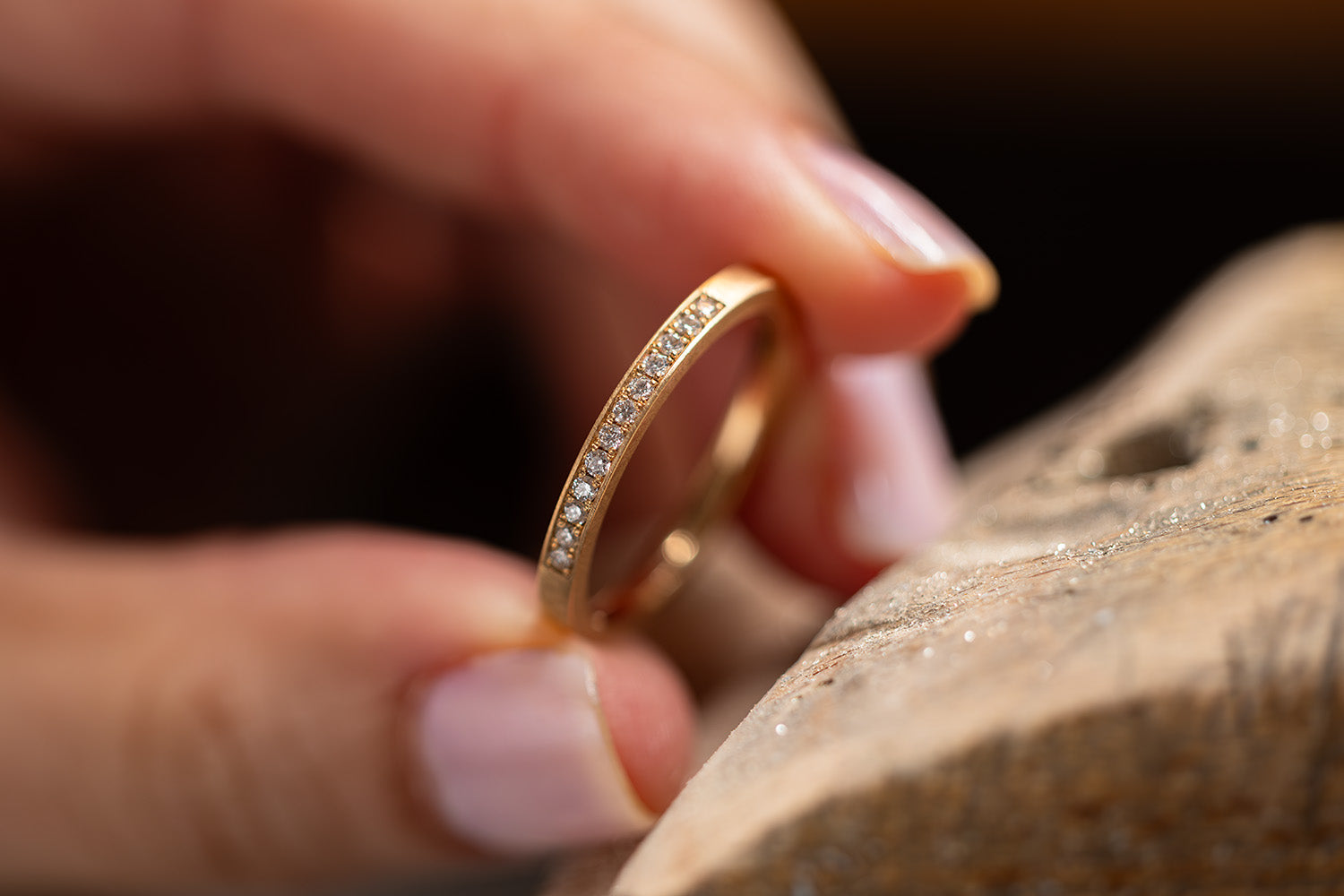 Verlobungsring Vorsteckring 750er Rotgold Funkel an Werkbank
