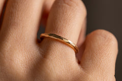 Verlobungsring Vorsteckring 585er Rosegold Grenzenlos schlicht an der Hand