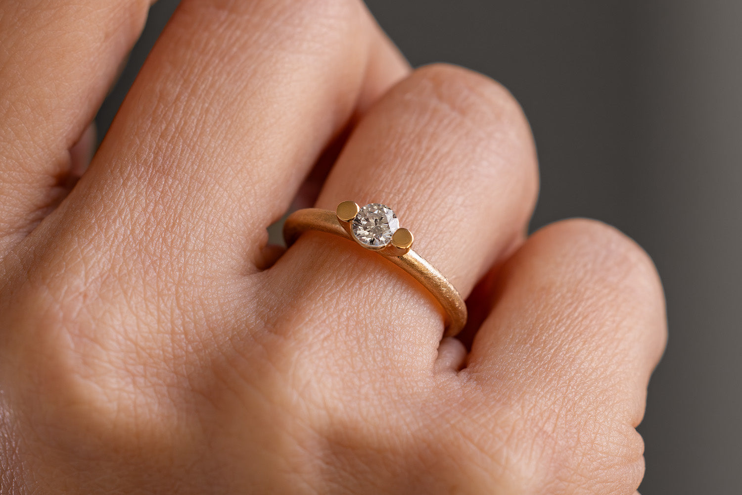 Verlobungsring Vorsteckring 750er Roségold Solitär an Hand