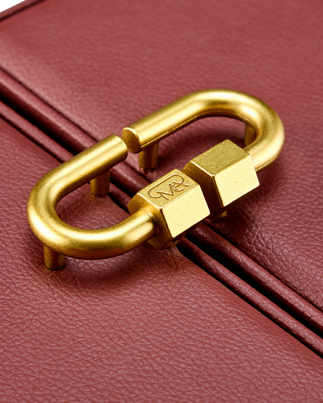 Wolf x Marla Aaron Baby Everything Box Farbe Burgundy Detail Verschluss 2
