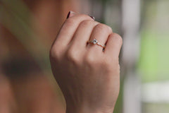 Verlobungsring Vorsteckring 750er Gelbgold Belle Handmodel