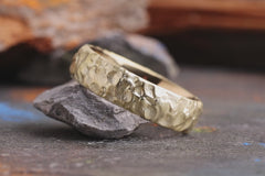 Ehering 750er Gelbgold Liquid Nahaufnahmen