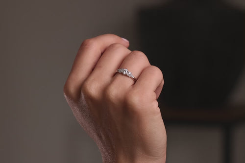 Verlobungsring 950er Platin Little Mermaid Handmodel