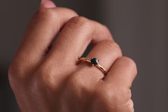 Unikat Verlobungsring 750er Gelbgold Grenzenlos Däumeline Handmodel
