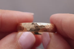 Ehering 750er Gelbgold Rustikaler Hammerschlag 360 Grad Ansicht