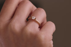 Verlobungsring Vorsteckring 750er Roségold Solitär Handmodel