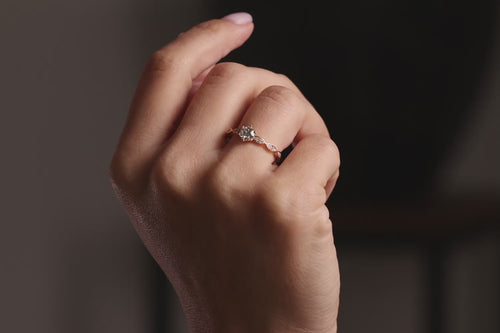 Verlobungsring 585er Rotgold Handmodel